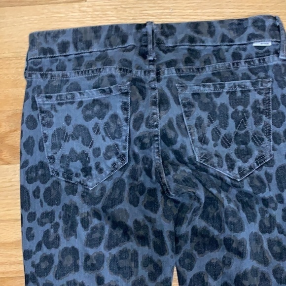 Mother the Looker jeans in paw (leopard) - Picture 10 of 11